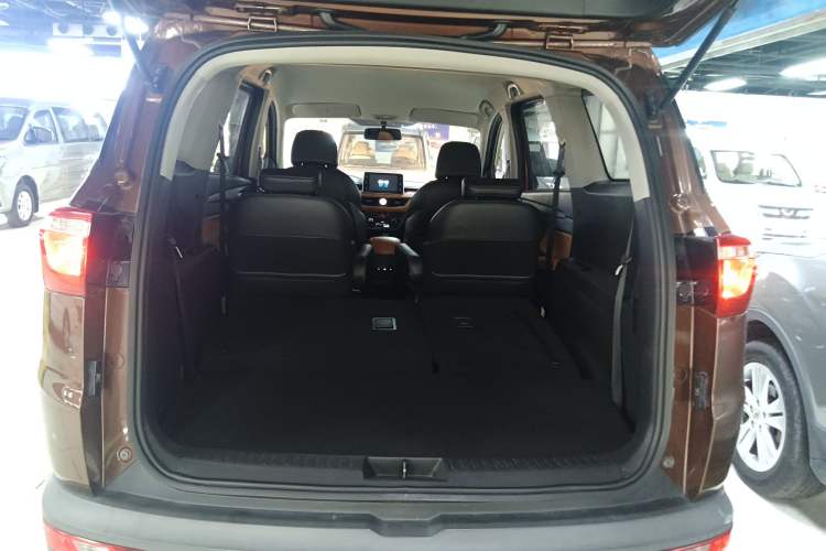 Used Wuling Hongguang S3 2019 1.5L Manual Luxury Model China VI Standard Trunk