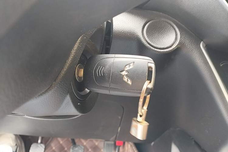 Used Wuling Hongguang S3 2019 1.5L Manual Comfort Model China VI Standard Vehicle Key