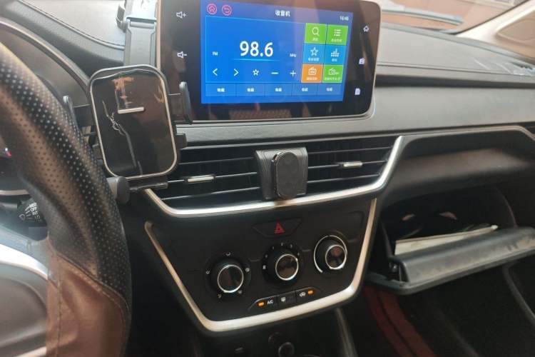 Used Wuling Hongguang S3 2019 1.5L Manual Comfort Model China VI Standard Audio And AC Panel