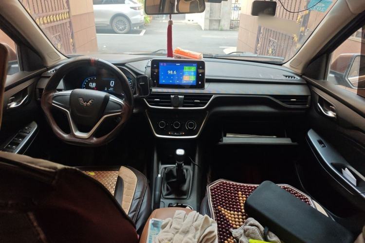 Used Wuling Hongguang S3 2019 1.5L Manual Comfort Model China VI Standard Center Console