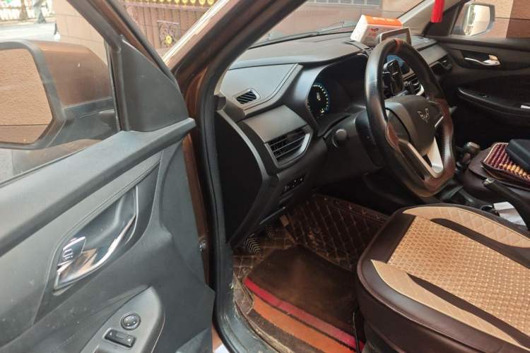 Used Wuling Hongguang S3 2019 1.5L Manual Comfort Model China VI Standard Driver Seat