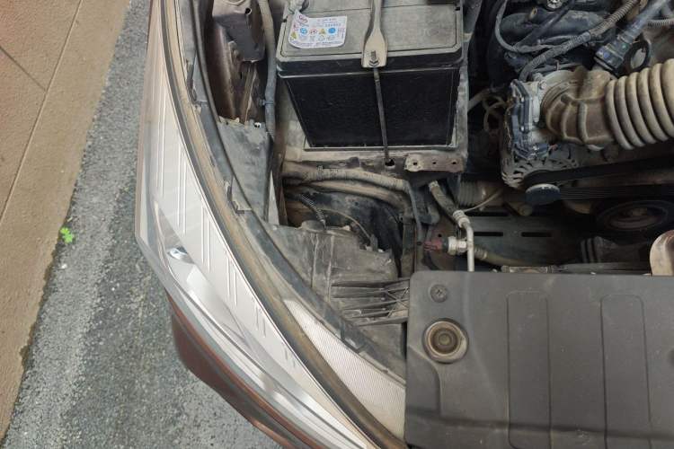 Used Wuling Hongguang S3 2019 1.5L Manual Comfort Model China VI Standard Engine Bay Right