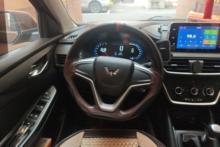 Used Wuling Hongguang S3 2019 1.5L Manual Comfort Model China VI Standard Steering Wheel
