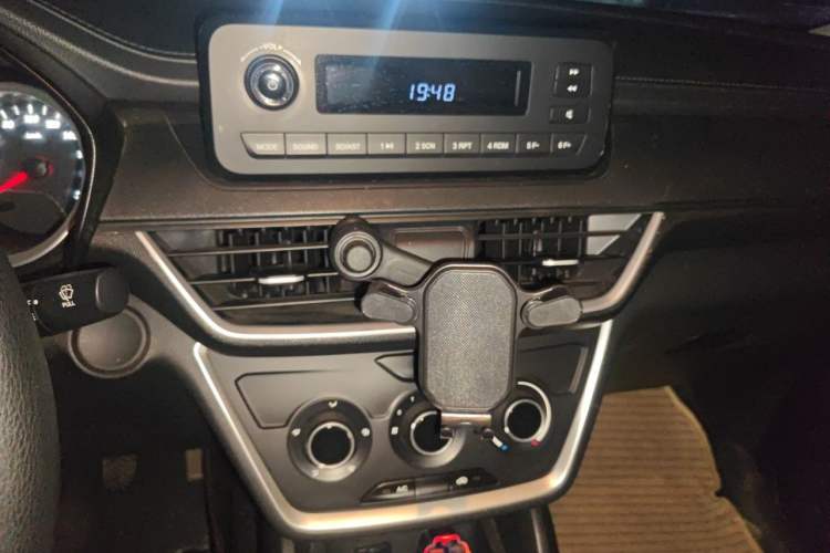 Used Wuling Hongguang S3 2019 1.5L Manual Standard Version China VI Standard Audio And AC Panel