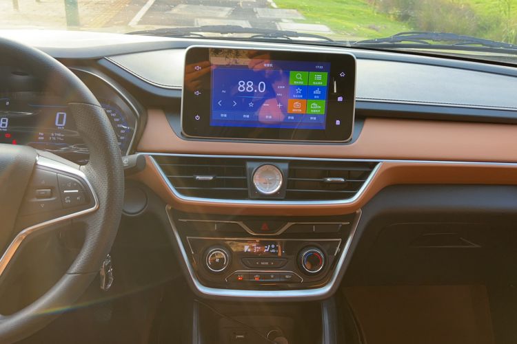 Used Wuling Hongguang S3 2019 1.5L Manual Luxury Model China VI Standard Audio And AC Panel
