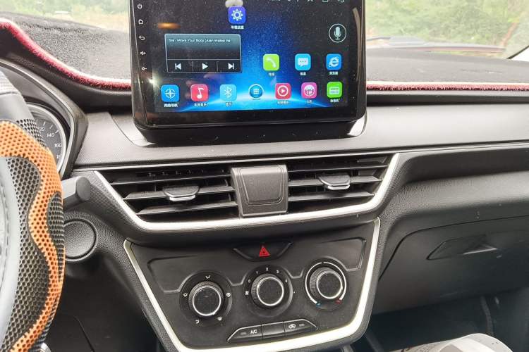 Used Wuling Hongguang S3 2019 1.5L Manual Standard Version China VI Standard Audio And AC Panel