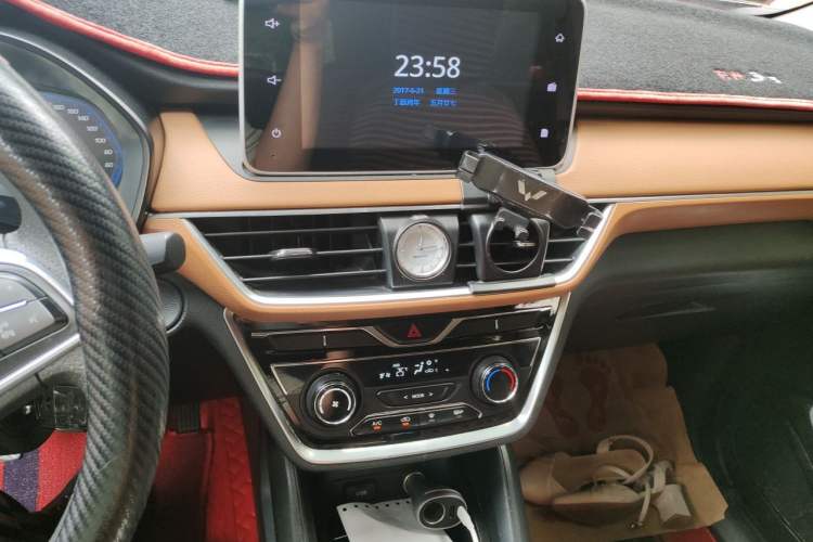 Used Wuling Hongguang S3 2019 1.5L Manual Luxury Model China VI Standard Audio And AC Panel