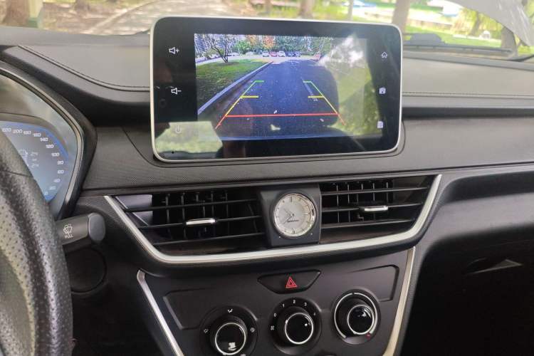 Used Wuling Hongguang S3 2019 1.5T Manual Comfort Edition China VI Standard Audio And AC Panel