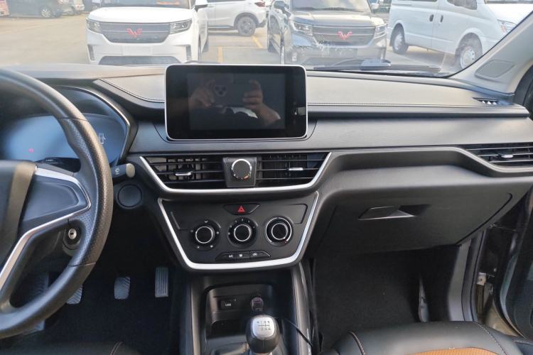 Used Wuling Hongguang S3 2019 1.5L Manual Comfort Model China VI Standard Audio And AC Panel