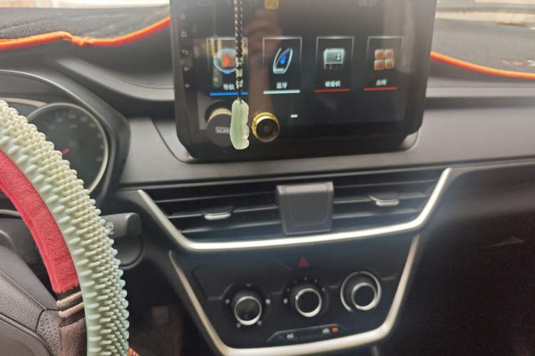 Used Wuling Hongguang S3 2019 1.5L Manual Standard Version China VI Standard Audio And AC Panel