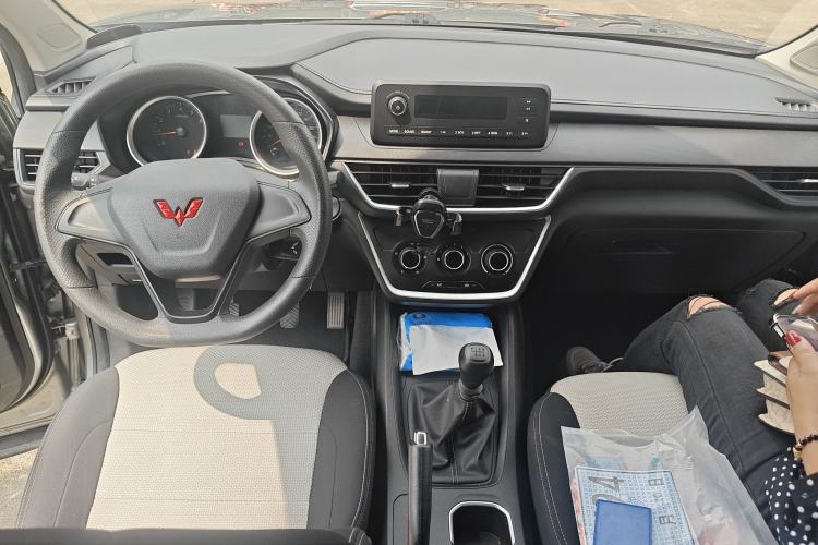 Used Wuling Hongguang S3 2019 1.5L Manual Standard Version China VI Standard Center Console