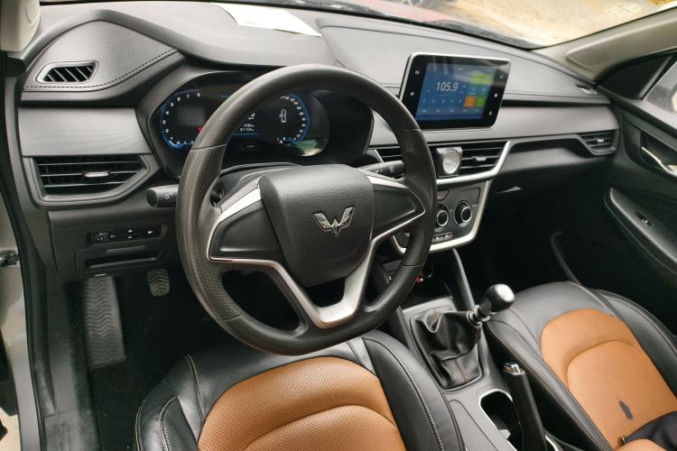 Used Wuling Hongguang S3 2019 Automatic Clutch Version 1.5L Manual Comfort Model China V Standard Center Console
