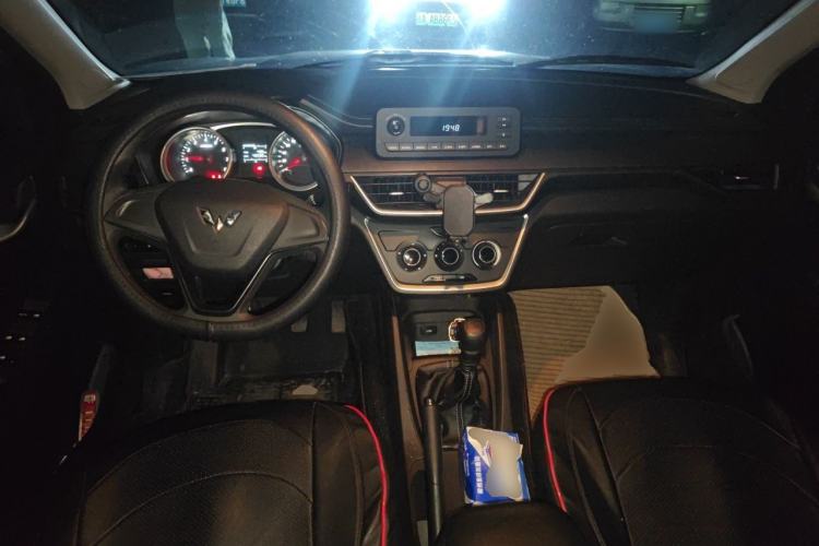 Used Wuling Hongguang S3 2019 1.5L Manual Standard Version China VI Standard Center Console