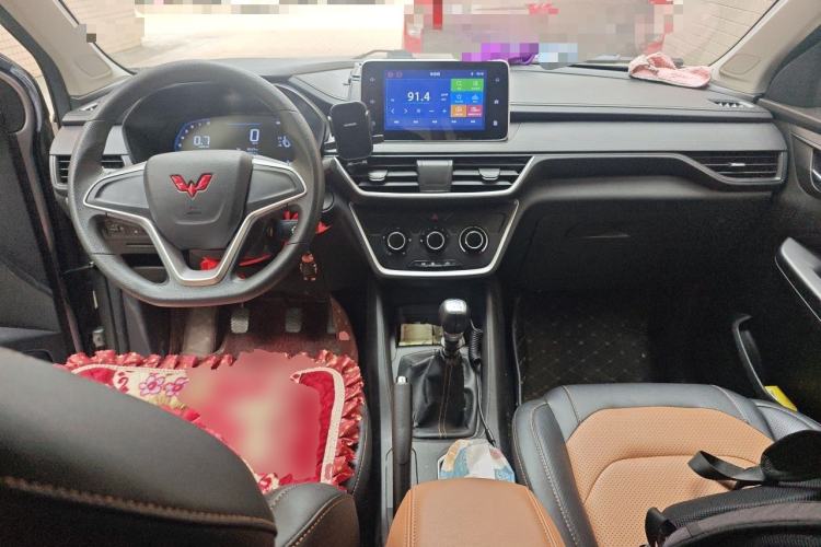 Used Wuling Hongguang S3 2019 1.5L Manual Comfort Model China VI Standard Center Console