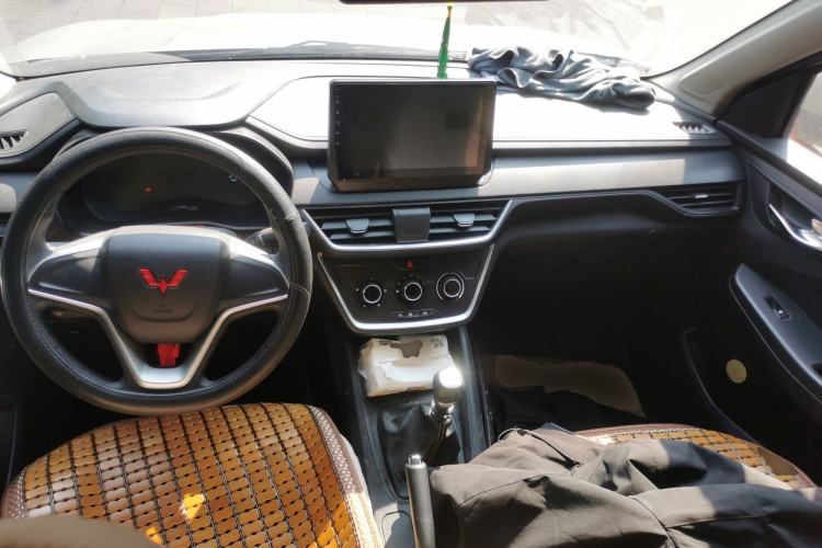Used Wuling Hongguang S3 2019 1.5L Manual Comfort Model China VI Standard Center Console