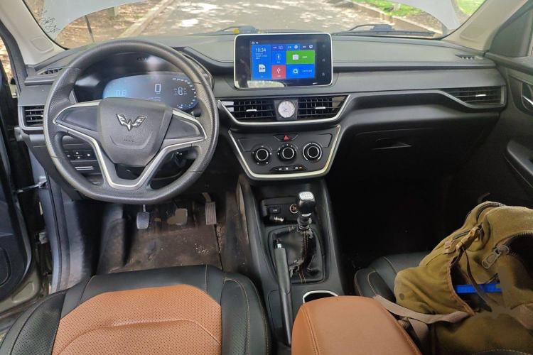 Used Wuling Hongguang S3 2019 1.5T Manual Comfort Edition China VI Standard Center Console