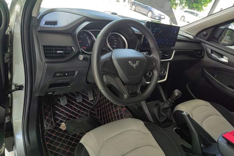 Used Wuling Hongguang S3 2019 1.5L Manual Standard Version China VI Standard Center Console