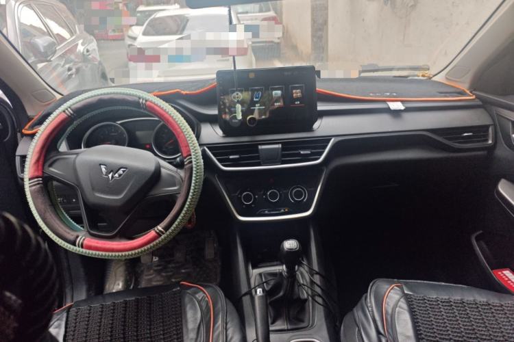 Used Wuling Hongguang S3 2019 1.5L Manual Standard Version China VI Standard Center Console