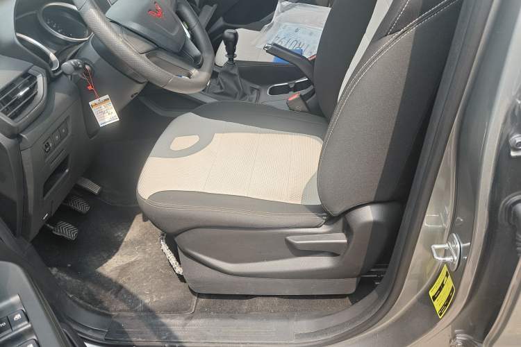 Used Wuling Hongguang S3 2019 1.5L Manual Standard Version China VI Standard Driver Seat