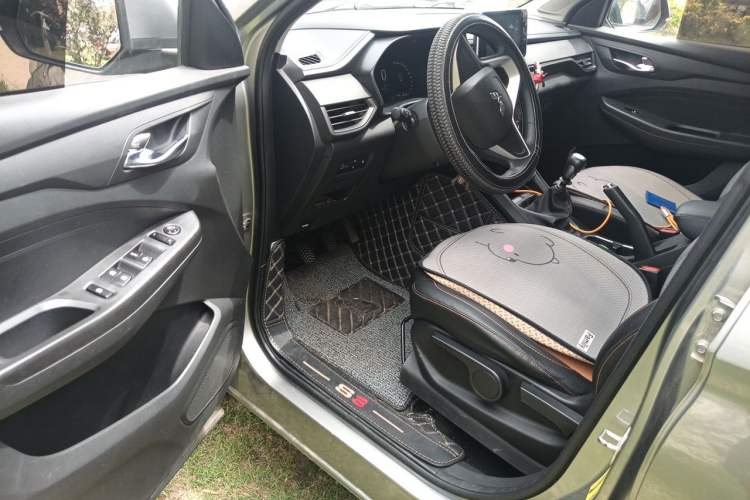 Used Wuling Hongguang S3 2019 1.5L Manual Comfort Model China VI Standard Driver Seat
