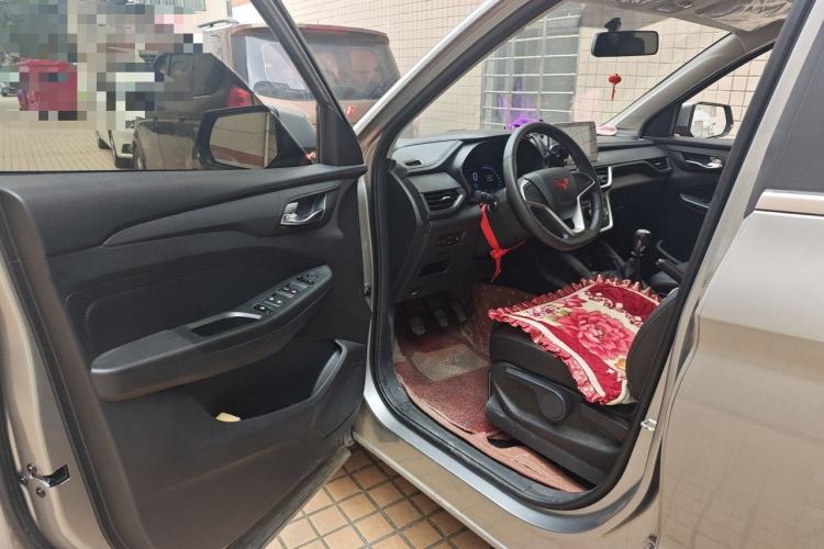 Used Wuling Hongguang S3 2019 1.5L Manual Comfort Model China VI Standard Driver Seat