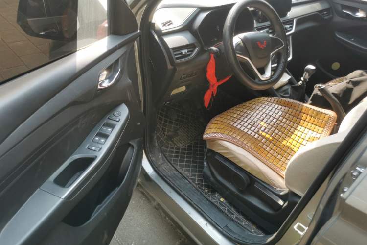 Used Wuling Hongguang S3 2019 1.5L Manual Comfort Model China VI Standard Driver Seat