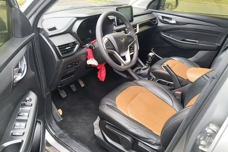 Used Wuling Hongguang S3 2019 1.5L Manual Comfort Model China VI Standard Driver Seat