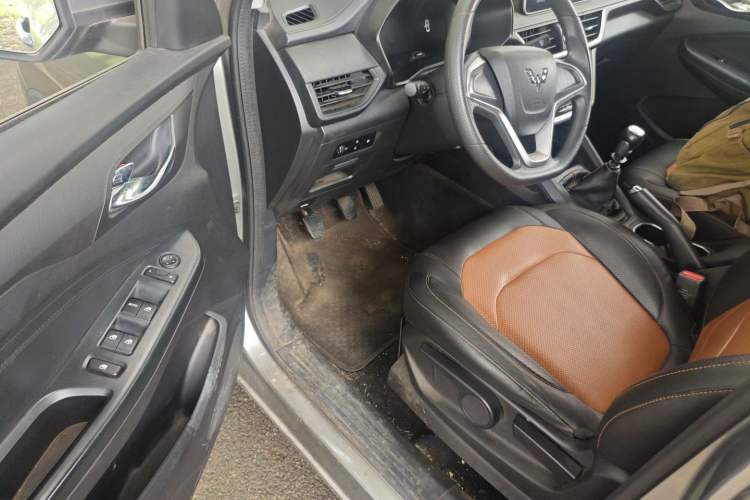 Used Wuling Hongguang S3 2019 1.5T Manual Comfort Edition China VI Standard Driver Seat