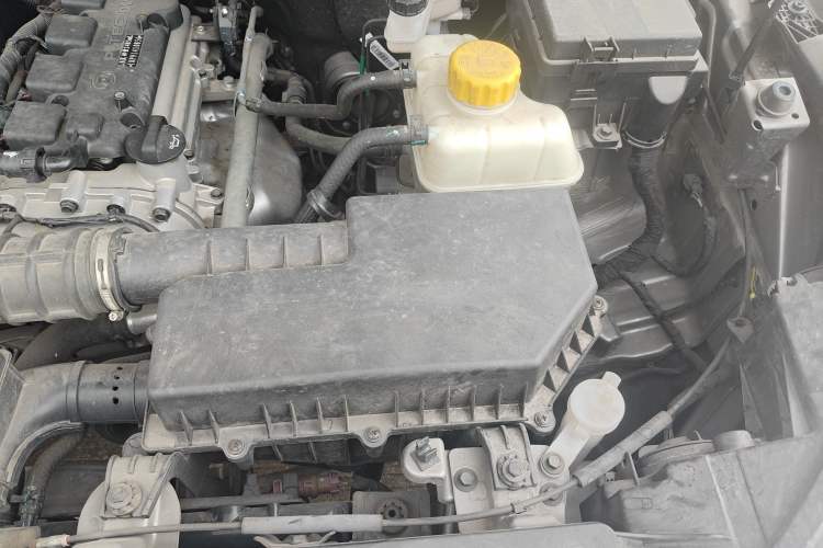 Used Wuling Hongguang S3 2019 1.5L Manual Standard Version China VI Standard Engine Bay Left