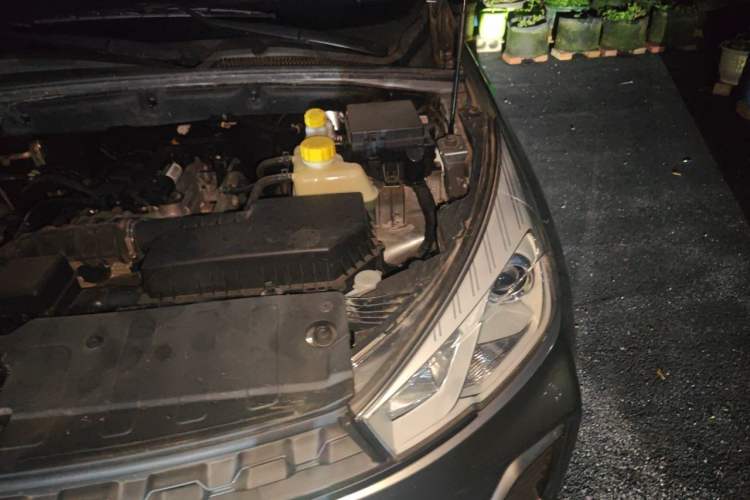 Used Wuling Hongguang S3 2019 1.5L Manual Standard Version China VI Standard Engine Bay Left