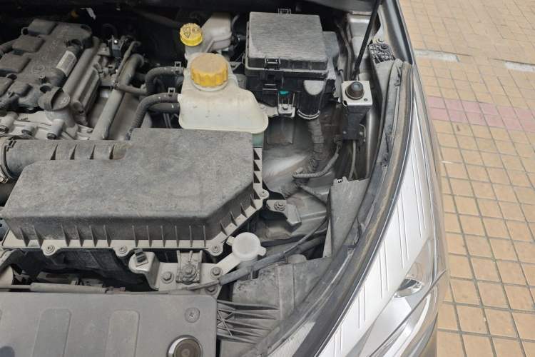 Used Wuling Hongguang S3 2019 1.5L Manual Comfort Model China VI Standard Engine Bay Left