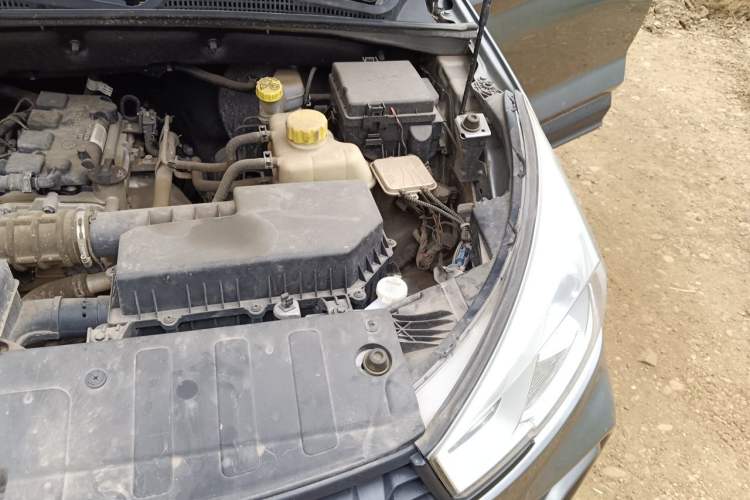 Used Wuling Hongguang S3 2019 1.5L Manual Standard Version China VI Standard Engine Bay Left