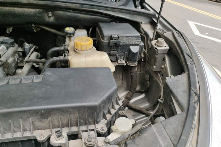 Used Wuling Hongguang S3 2019 1.5L Manual Luxury Model China VI Standard Engine Bay Left