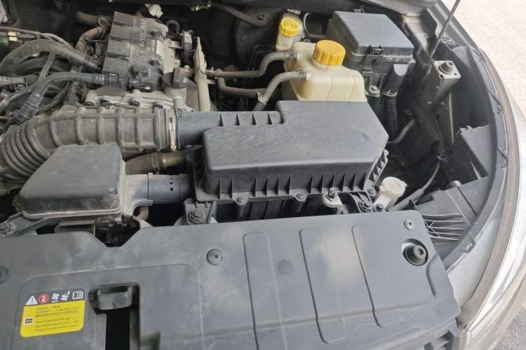 Used Wuling Hongguang S3 2019 1.5L Manual Comfort Model China VI Standard Engine Bay Left