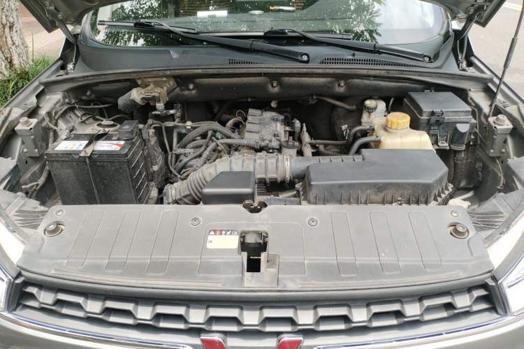 Used Wuling Hongguang S3 2019 1.5L Manual Luxury Model China VI Standard Engine Bay