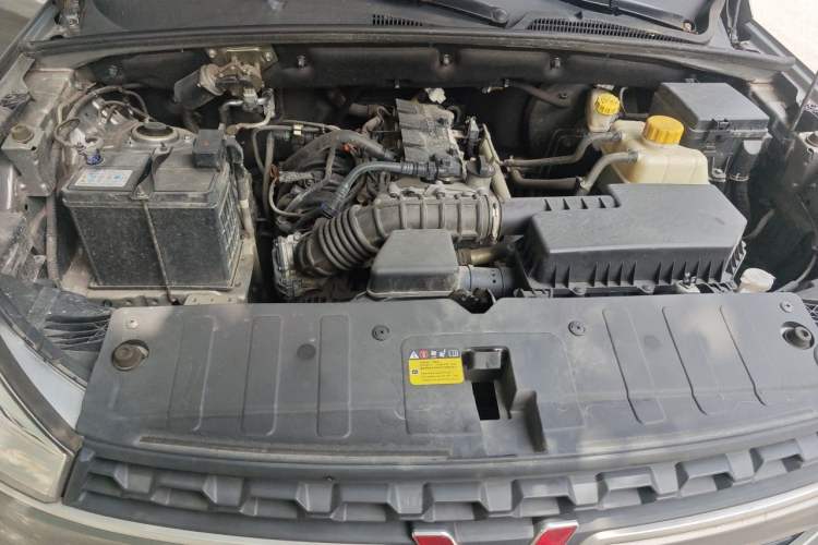 Used Wuling Hongguang S3 2019 1.5L Manual Comfort Model China VI Standard Engine Bay