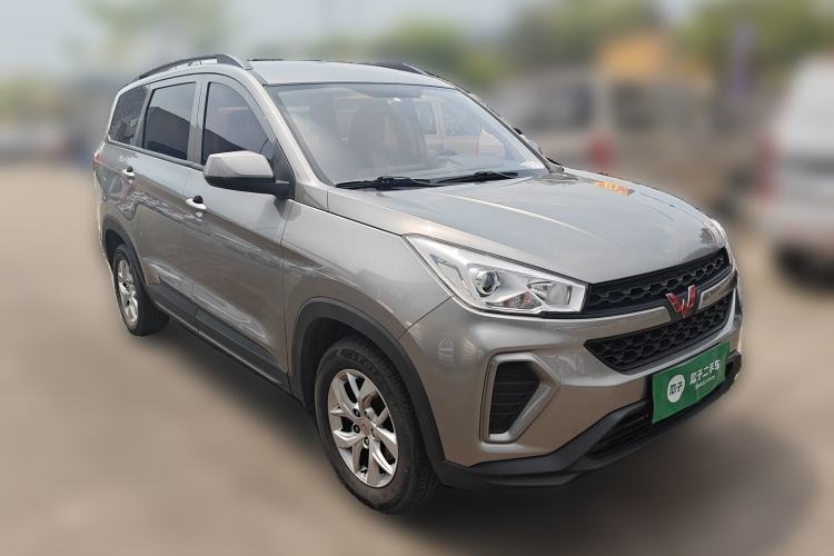Used Wuling Hongguang S3 2019 1.5L Manual Standard Version China VI Standard Front Right 45 Deg