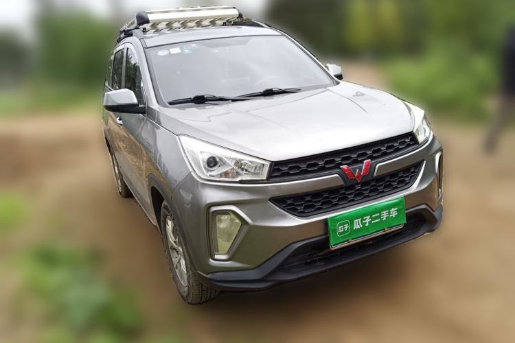 Used Wuling Hongguang S3 2019 1.5L Manual Standard Version China VI Standard Front Right 45 Deg
