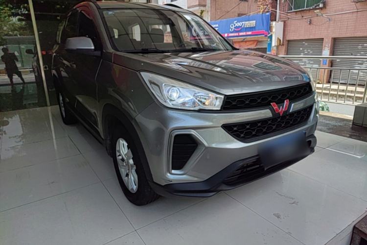 Used Wuling Hongguang S3 2019 1.5L Manual Standard Version China VI Standard Front Right 45 Deg