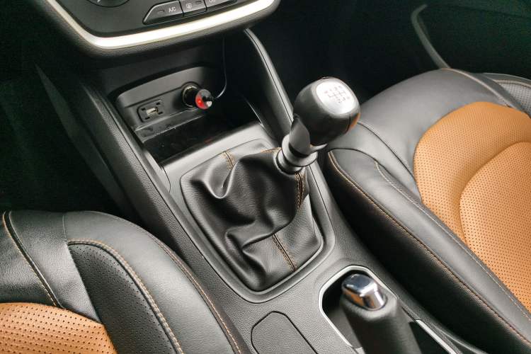 Used Wuling Hongguang S3 2019 Automatic Clutch Version 1.5L Manual Comfort Model China V Standard Gear Lever