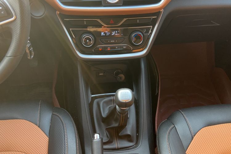 Used Wuling Hongguang S3 2019 1.5L Manual Luxury Model China VI Standard Gear Lever