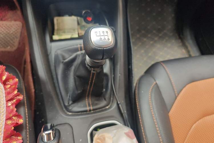 Used Wuling Hongguang S3 2019 1.5L Manual Comfort Model China VI Standard Gear Lever