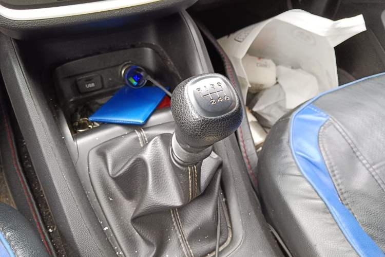 Used Wuling Hongguang S3 2019 1.5L Manual Standard Version China VI Standard Gear Lever