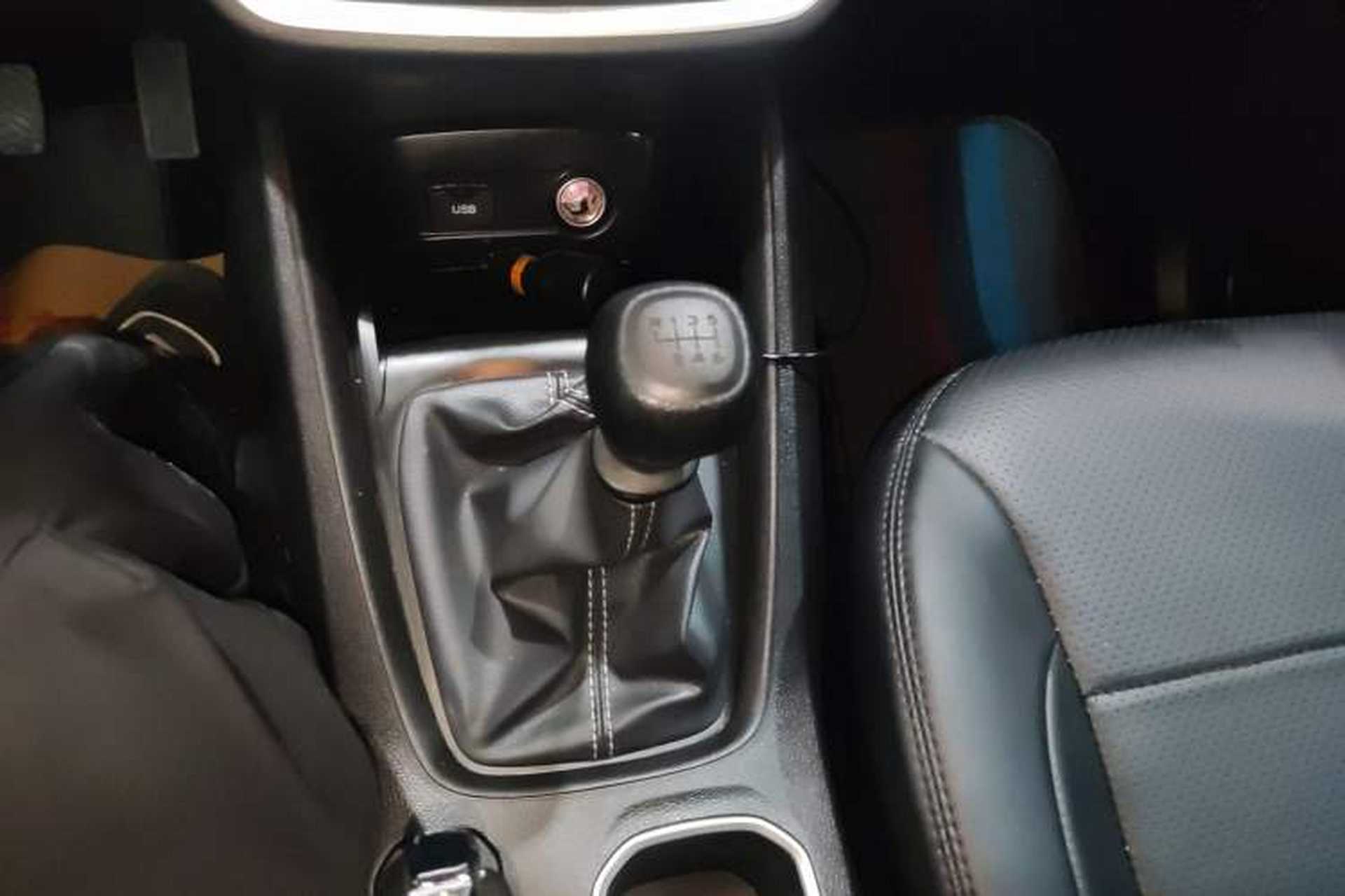 Used Wuling Hongguang S3 2019 1.5L Manual Standard Version China VI Standard Gear Lever
