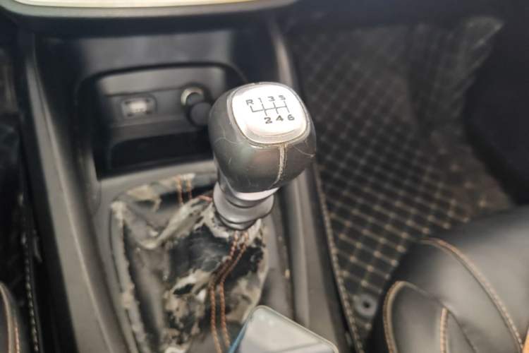 Used Wuling Hongguang S3 2019 1.5L Manual Comfort Model China VI Standard Gear Lever