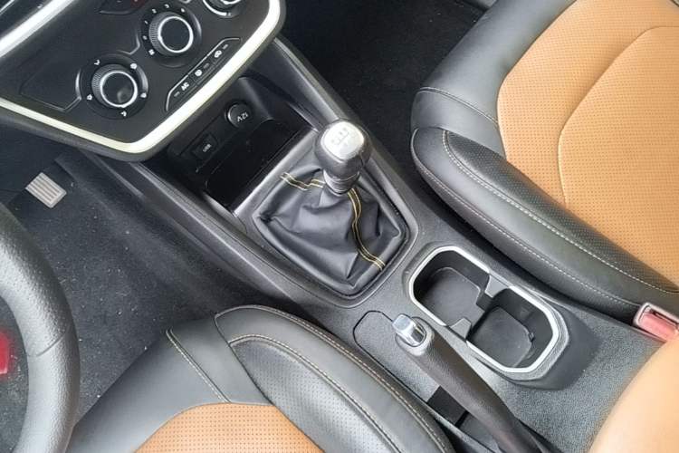 Used Wuling Hongguang S3 2019 1.5L Manual Comfort Model China VI Standard Gear Lever