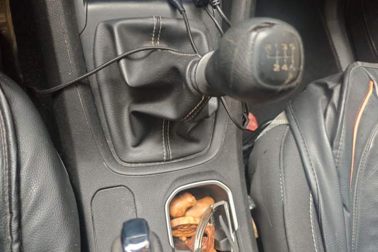 Used Wuling Hongguang S3 2019 1.5L Manual Standard Version China VI Standard Gear Lever