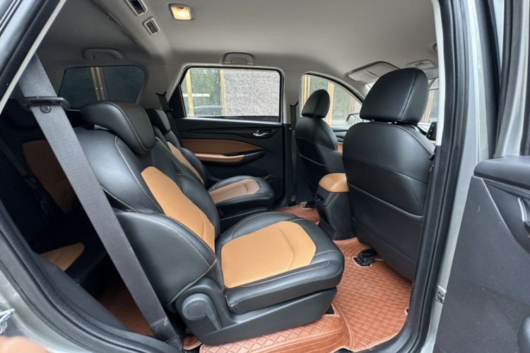 Used Wuling Hongguang S3 2019 1.5L Manual Luxury Model China VI Standard Interior 2