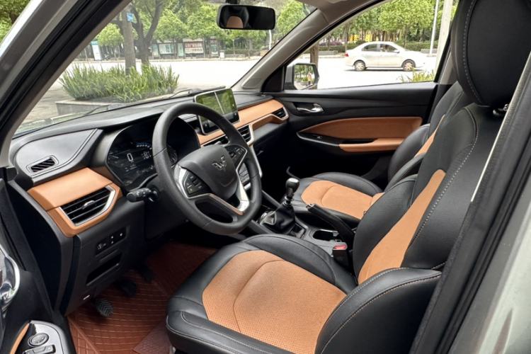 Used Wuling Hongguang S3 2019 1.5L Manual Luxury Model China VI Standard Interior 3