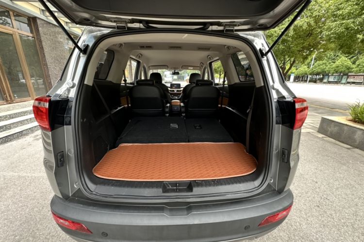 Used Wuling Hongguang S3 2019 1.5L Manual Luxury Model China VI Standard Interior 4